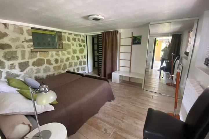 Gîte pour 4 personnes, avec jardin, animaux acceptés à Roquefort-les-Pins - 2