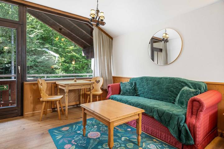 Ganze Wohnung, Forest View Studio | Balcony | Free Parking in Bad Goisern, Dachstein Salzkammergut