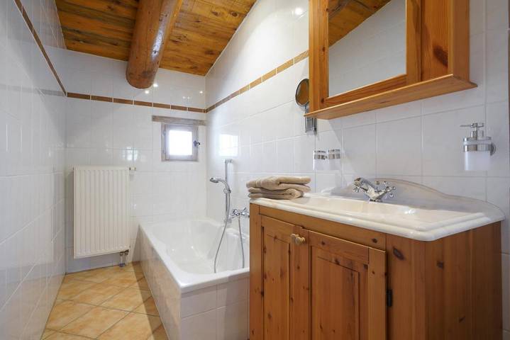 Location de vacances pour 3 personnes, avec piscine ainsi que vue et jardin à Saint-Julien - 4