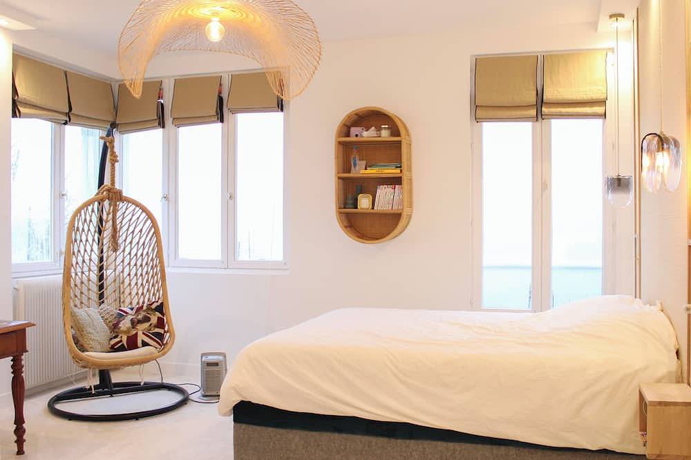 Entire apartment, Spacious stay in Suresnes, ideal for families! in Suresnes, Hauts-de-Seine