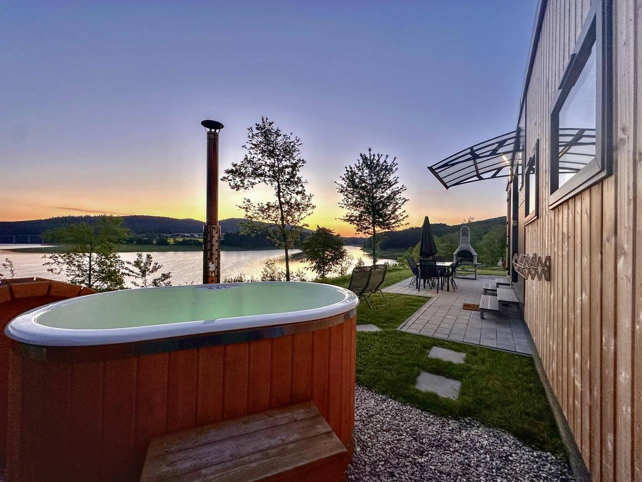 Tiny chalet aan het meer met sauna & hottub in Neunburg vorm Wald, Natuurpark Oberpfälzer Wald