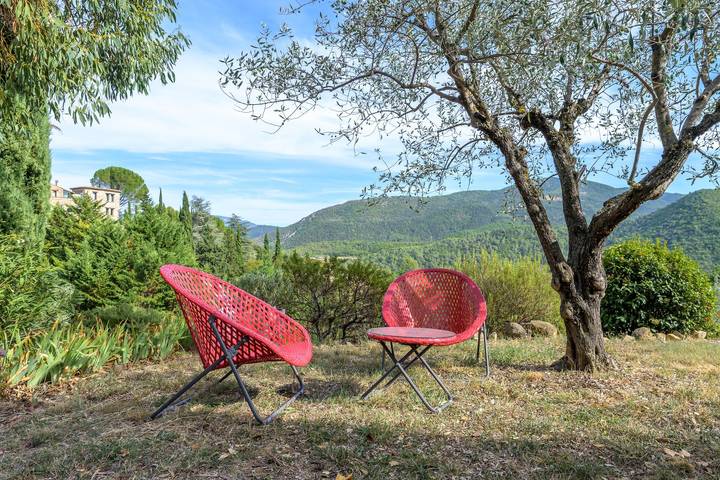 Gîte de Maric: Among Olive Trees with Pool, Stunning Mountain Views in Aubres, Nyons region