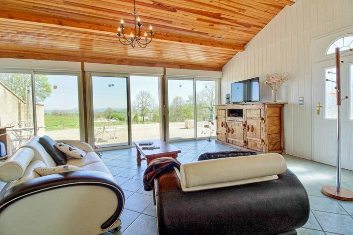 Gîte pour 2 personnes, avec jardin à Mérilheu