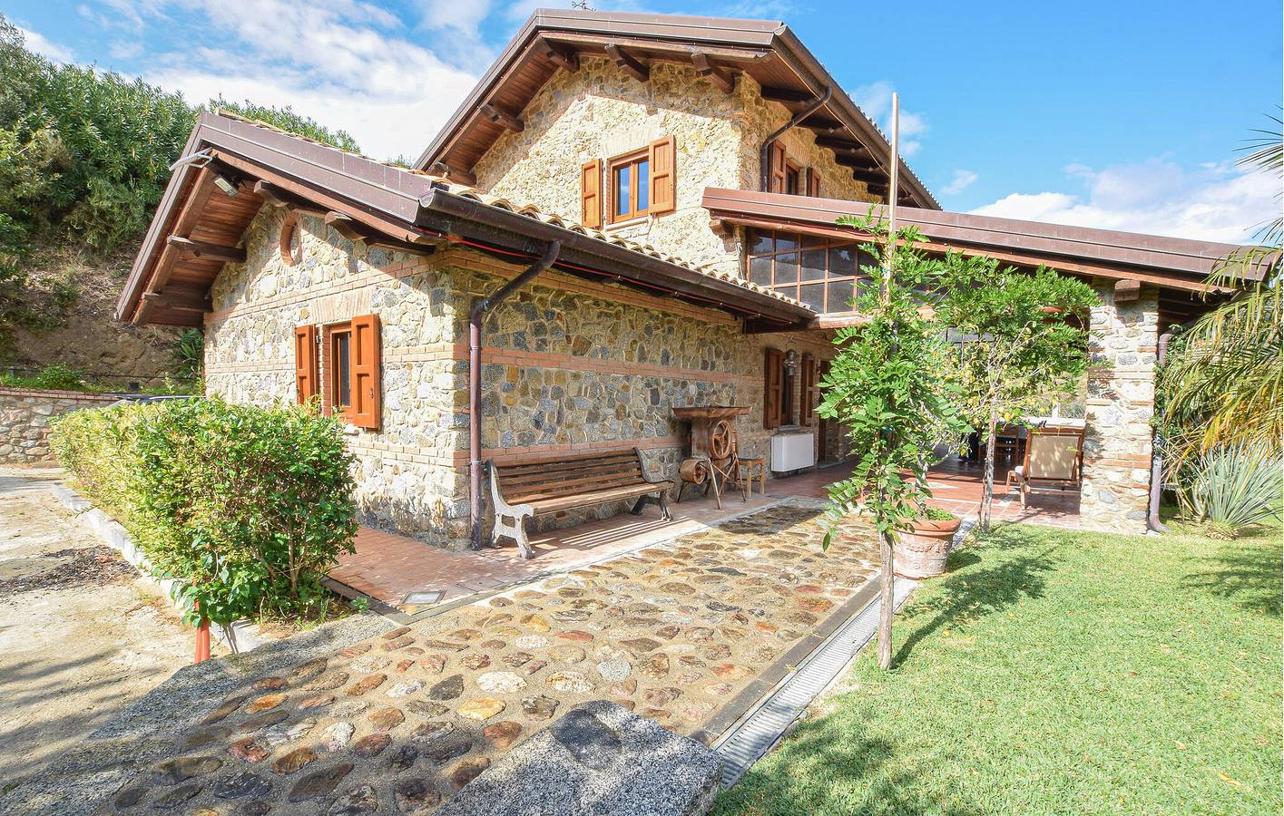 Apartamento con vistas al mar, aparcamiento, piscina y jardín in Montepaone, Provincia de Catanzaro