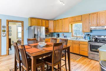 Vacation House for 11 Guests in Lake Anna, Virginia, Picture 3