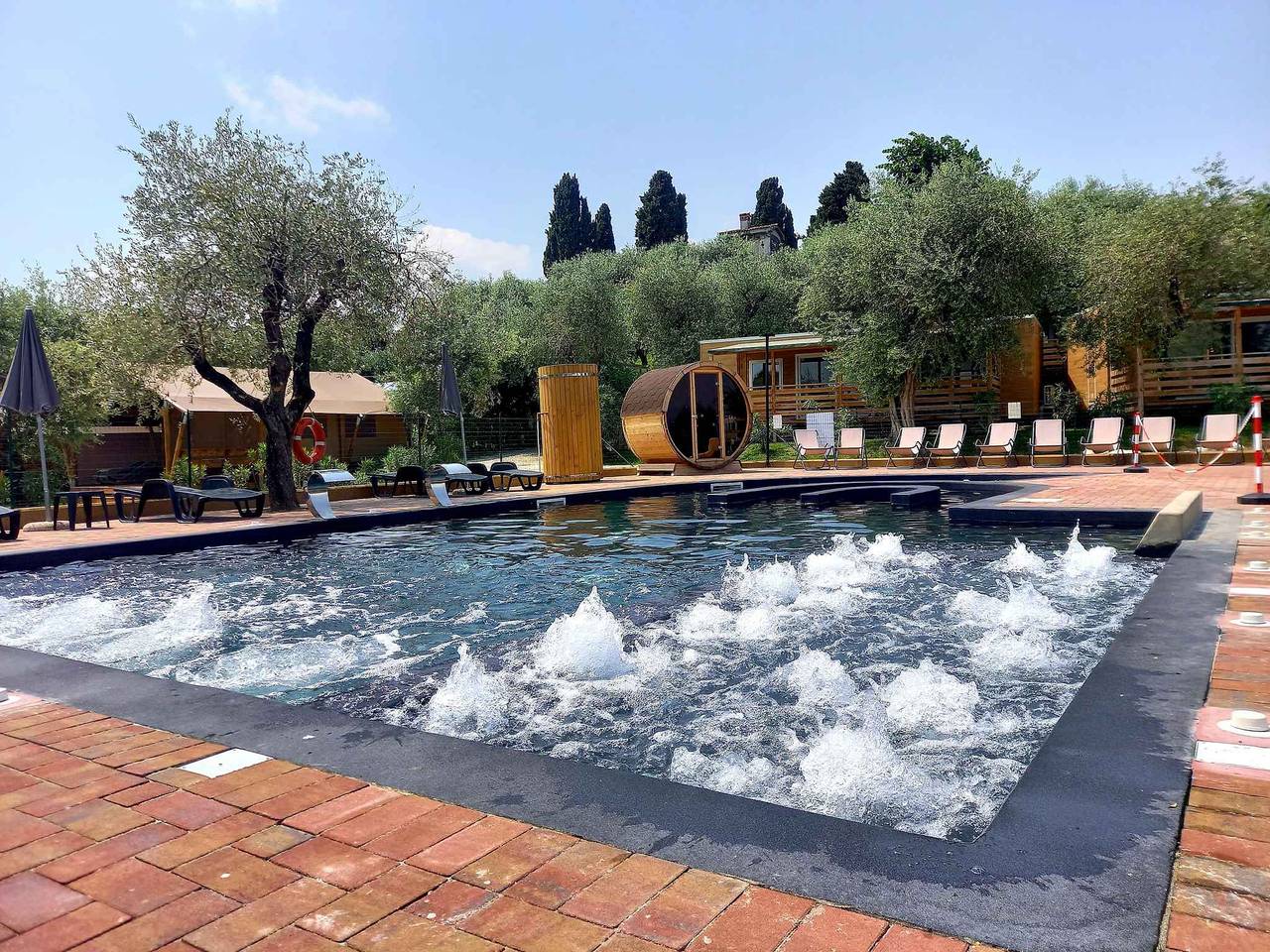 Mobilehome mit Terrasse, Pool und Klimaanlage  in Padenghe sul Garda, Gardasee-Berge