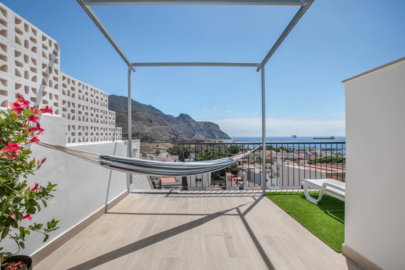 Entire apartment, Atlantic Sunrise Vacation with Sea Views, Wi-Fi and Air Conditioning in Anaga, South Tenerife