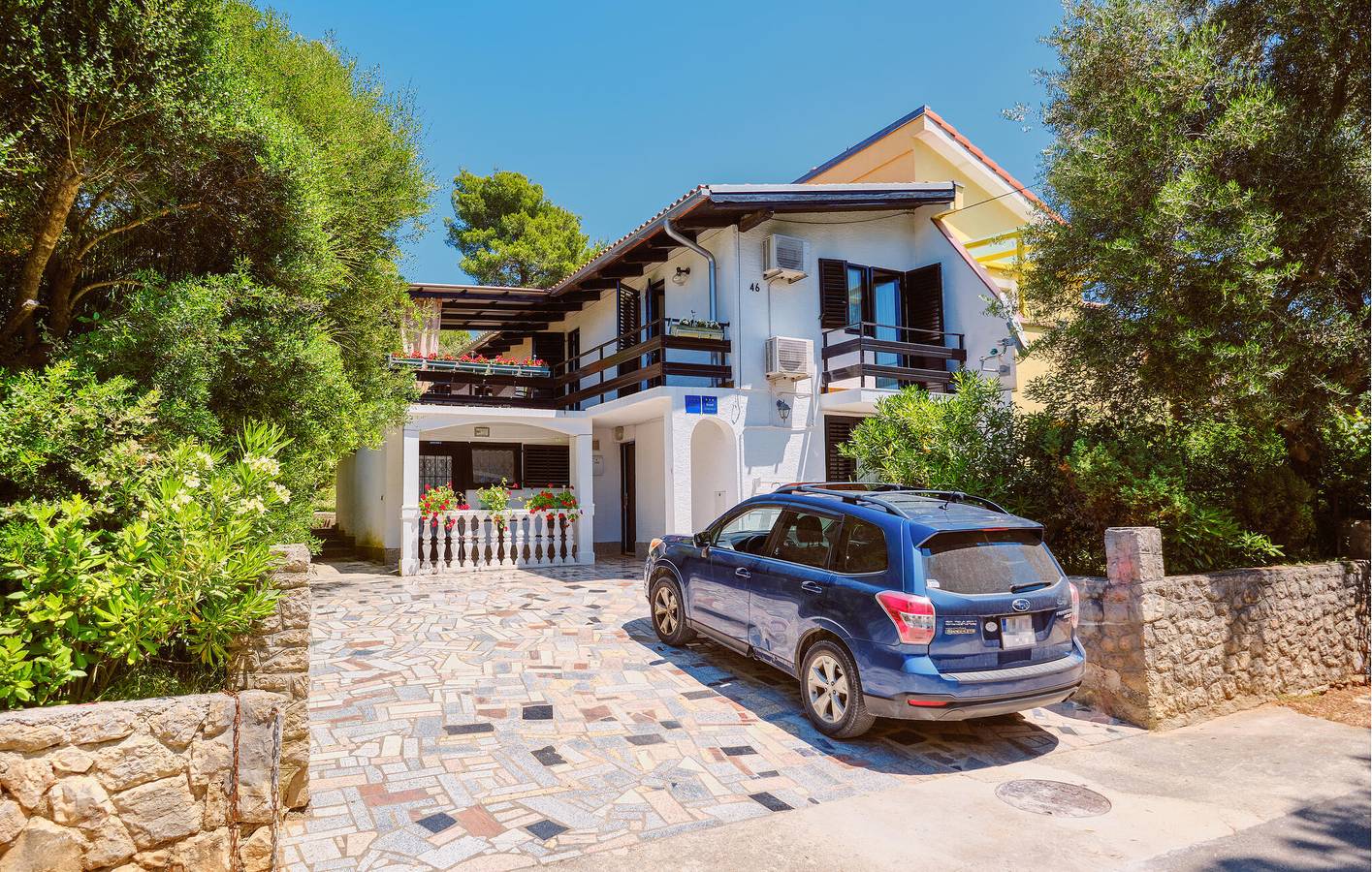 Ganze Ferienwohnung, Gemütliche Ferienwohnung mit Terrasse, 200 m vom Strand entfernt und mit Parkplatz in Mali Lošinj, Aratore