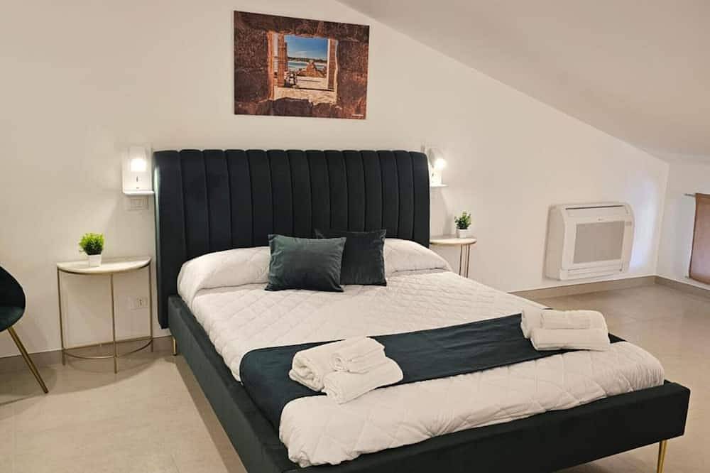 Bed and Breakfast 'Aura Beb - Queen con Jacuzzi' y Terraza Privada in Pachino, Provincia de Siracusa