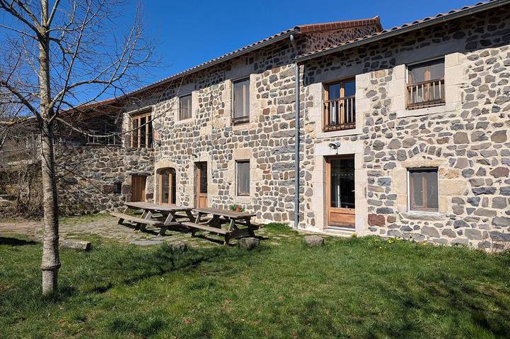Gîte pour 15 personnes, avec jardin, animaux acceptés