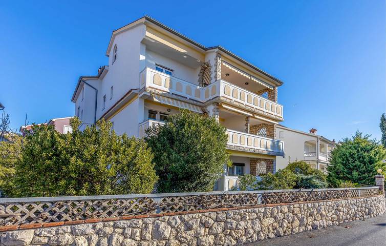 Ganze Ferienwohnung, Gemütliche Ferienwohnung mit Terrasse, WLAN und Parkplatz in der Nähe des FKK-Strandes Kandarola in Palit (Kvarner Bucht), Rab