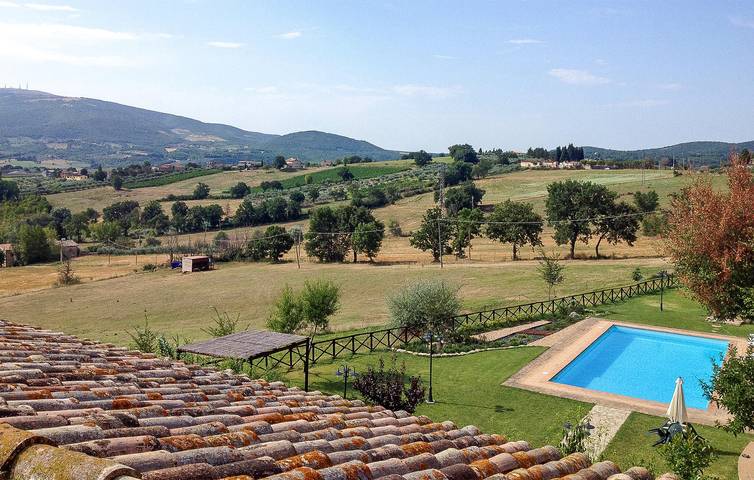 Location de vacances pour 5 personnes, avec jardin ainsi que terrasse et piscine à Gualdo Cattaneo - 4