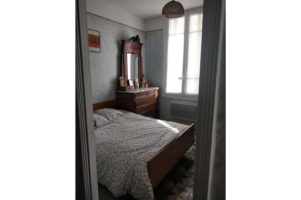Family winegrower's house in Roquebrun, Béziers region