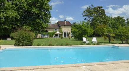 Gîte pour 6 personnes, avec jardin ainsi que terrasse et piscine dans Lac de l'Escourou