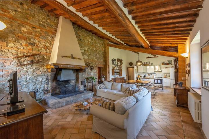 Casa vacanze 'Podere Le Rote' con piscina privata, giardino privato e Wi-Fi in Castelnuovo di Val di Cecina, Riserva Naturale di Monterufoli