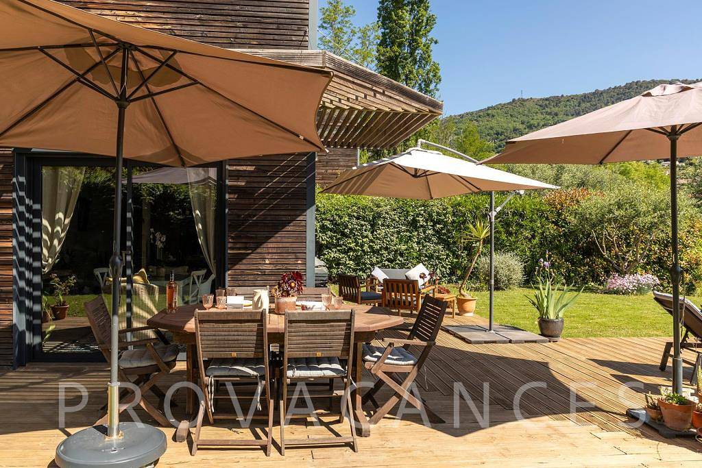 Modern Villa Within Walking Distance of Charming Vence in Vence (Alpes Marítimos), Region de Cannes