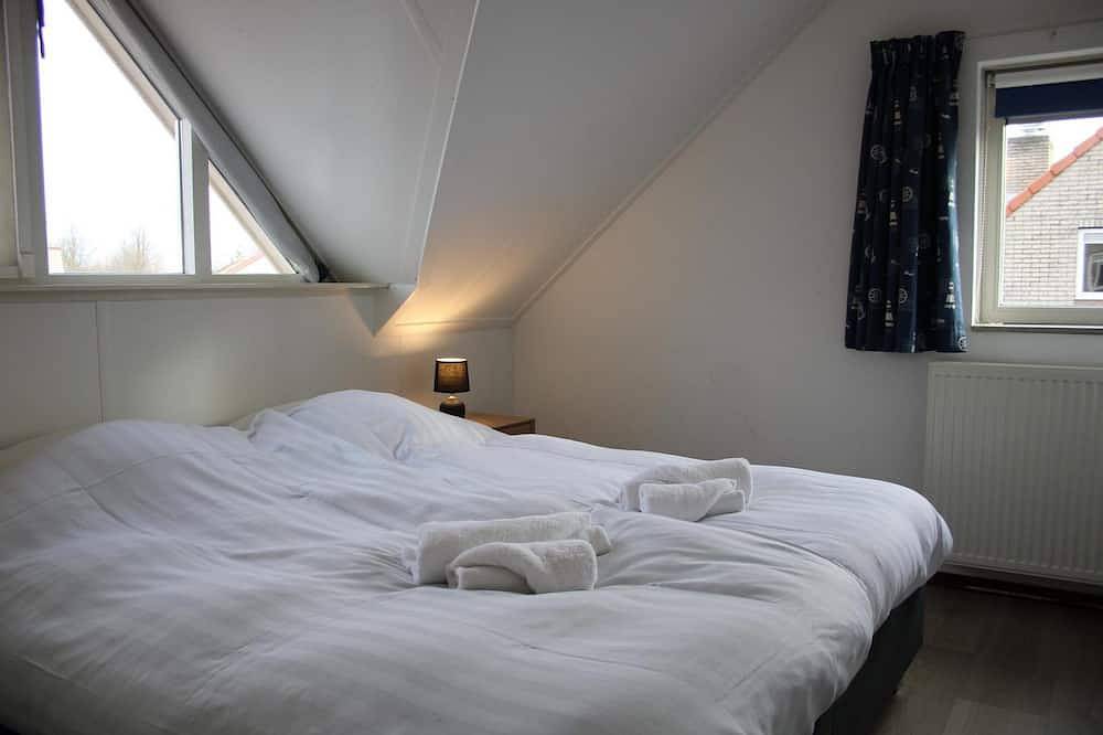 Gezellig, modern ingericht vakantiehuis met fijn terras en een aanlegsteiger in IJsselmeer