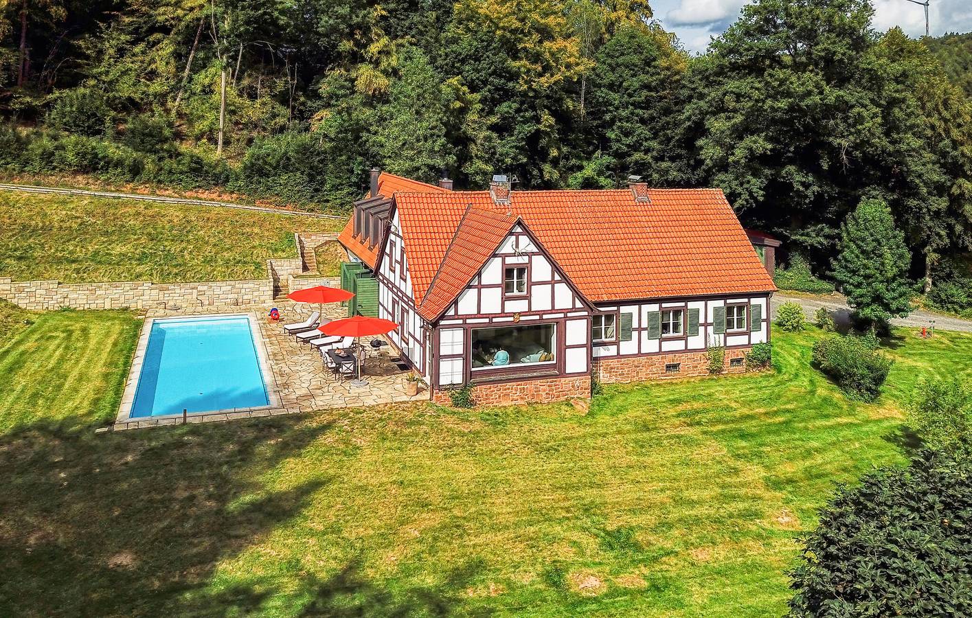 Gemütliche Wohnung mit Pool, Terrasse & Garten in Mengers in Eiterfeld, Rhön-Hessen