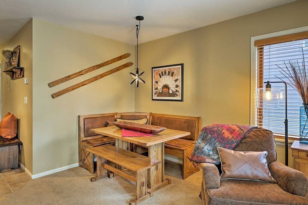 Ganze Wohnung, Neue Auflistung! Ski-in / Creekside tierfreundlich 1 Br in Wildwood nahe dem Herzen der Stadt! in Arapaho and Roosevelt National Forests