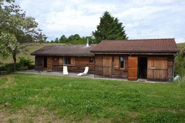 Gîte pour 4 personnes, avec jardin à Jouqueviel