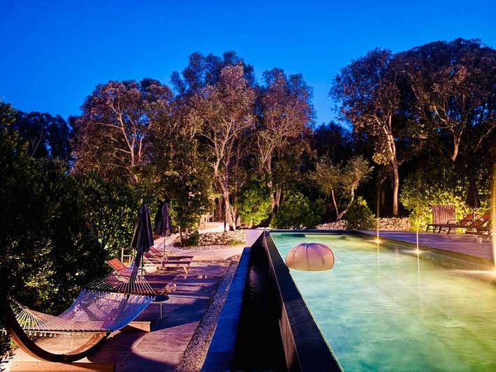 Hôtel pour 2 personnes, avec terrasse ainsi que piscine et jardin