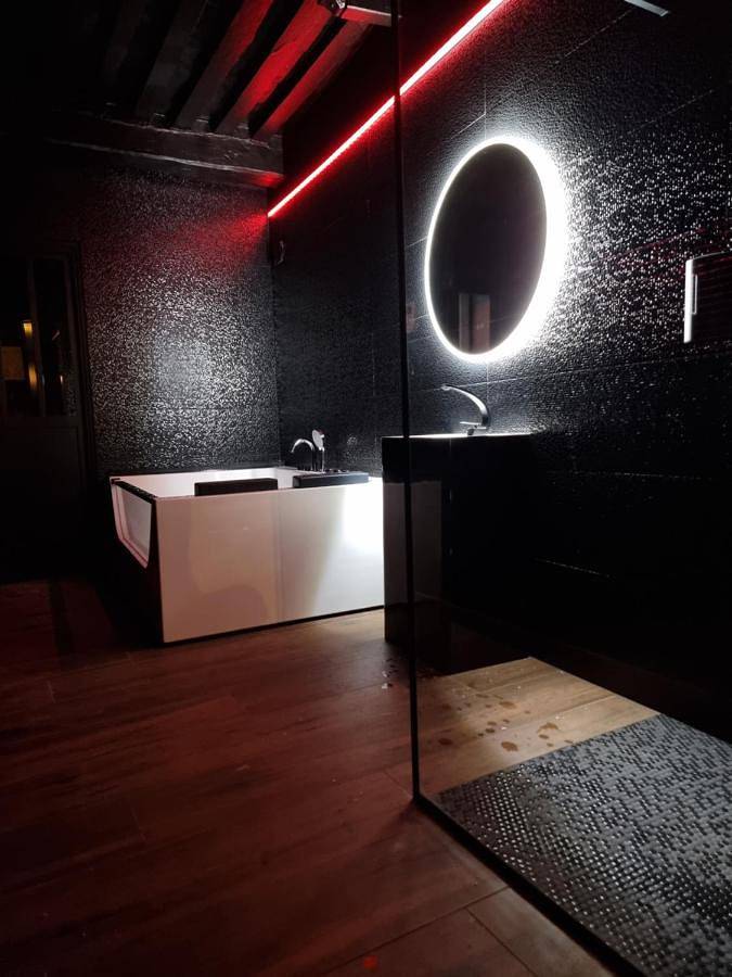 Location de vacances pour 2 personnes, avec Jacuzzi et Terrasse ainsi que Jardin et Sauna dans Office De Tourisme De Bayeux