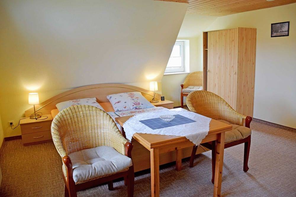 Ganze Wohnung, Ferienzimmer unterm Reetdach Groot Partie - Ferienzimmer unterm Reetdach in in Neuendorf Insel Hiddensee, Hiddensee