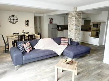 Gîte pour 6 personnes, avec balcon et vue, animaux acceptés à Laplume
