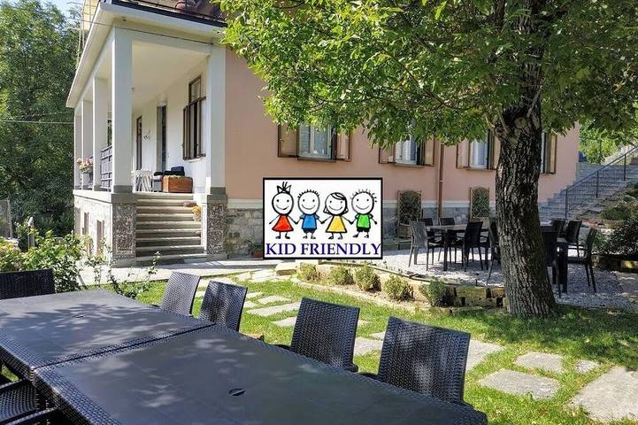 Agriturismo con piscina per 24 persone, con giardino e idromassaggio sul Lago di Como