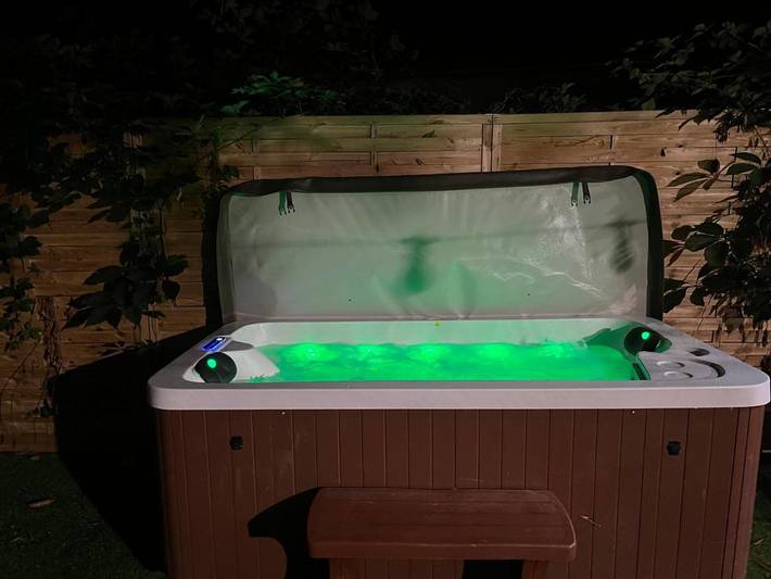 Villa pour 6 personnes, avec terrasse et jacuzzi