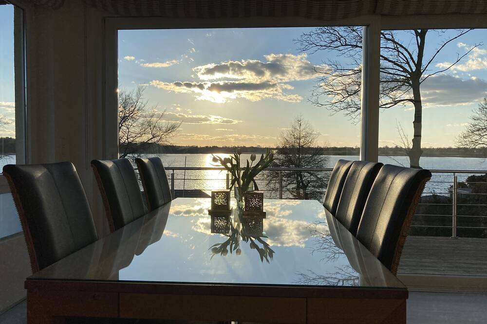 Unglaubliger Ausblick am Badesee. Max. 4 Erw. und 2 Kinder.  3 km zur Ostsee in Pönitzer See, Scharbeutz