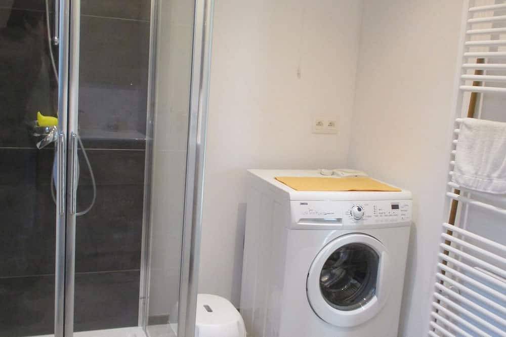 L'abrigîte \"sous les arbres\" : gîte pour séjour rural pour 4 (occasionnt 6) in Huy, Région de Liège