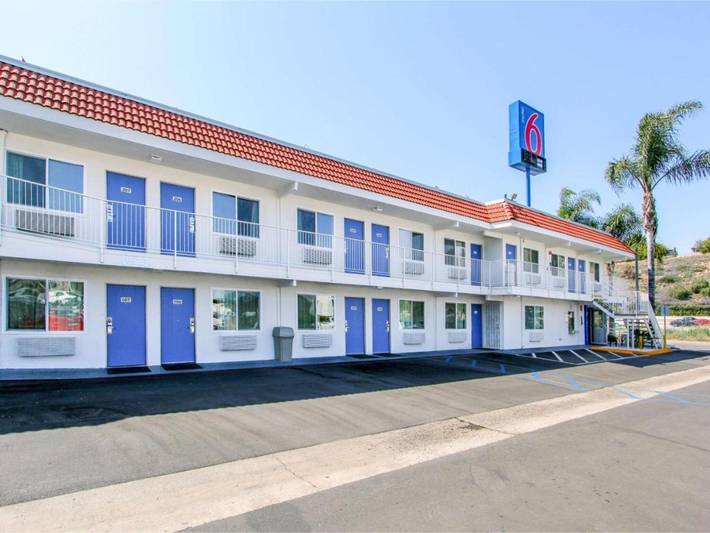 Apartamento entero, 1 cama tamaño queen | Mini refrigerador in La Mesa, San Diego County