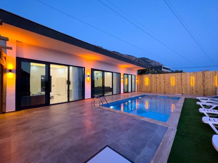 Casa de vacaciones para 4 personas, con terraza además de piscina y jardín - 1