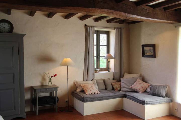 Freistehendes Ferienhaus in ruhiger Lage, 20 Km nördlich von Cluny in Champagny-sous-Uxelles, Region Chalon-sur-Saône