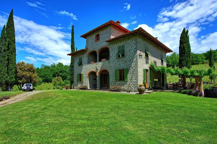 Ferienhaus für 10 Personen, mit Balkon und Terrasse sowie Pool in Subbiano