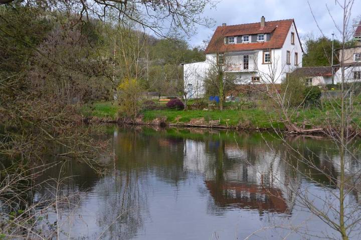 Vakantiehuis voor 4 personen, with Balkon and Terras as well as Tuin and Uitzicht op het meer in Nahe (Palts)