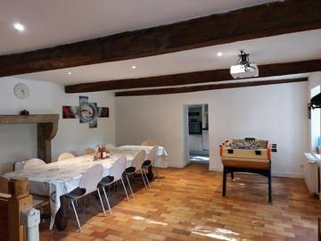 Gîte pour 14 personnes, avec terrasse à Thurins