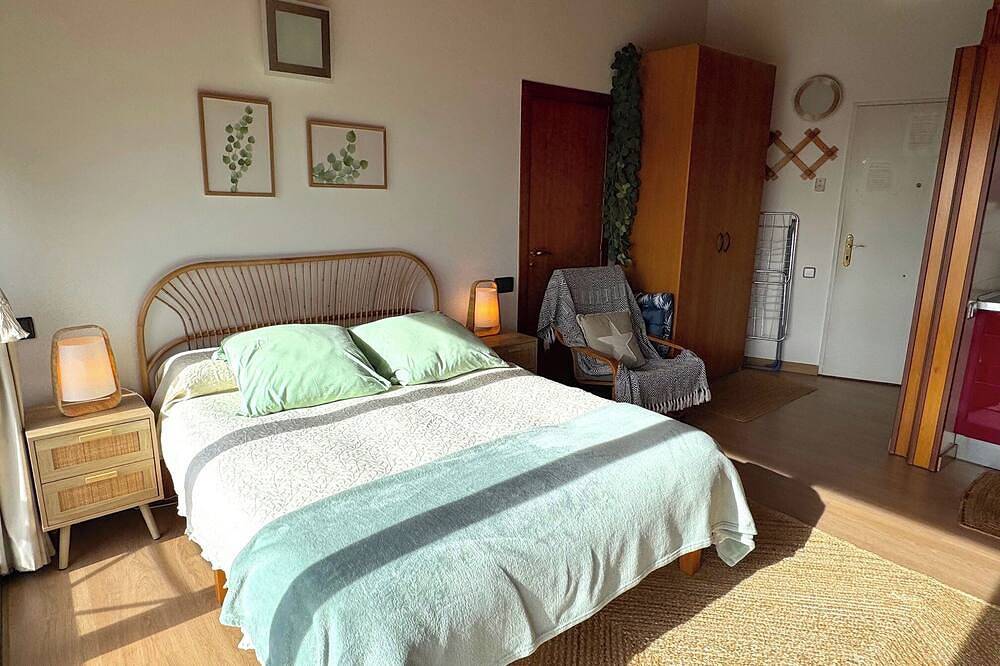 Entire apartment, In Cabrils (Barcelona at 20 km). Apartment with sea view, pool and very quiet in Cabrils, Costa del Maresme