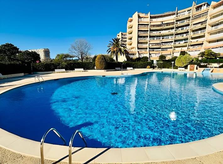 Gîte pour 4 personnes, avec piscine et terrasse dans Port de Cannes Marina