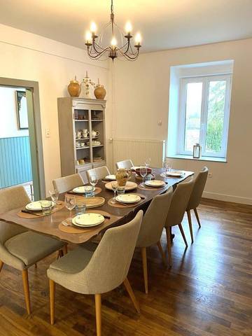 Gîte pour 9 personnes, avec terrasse dans Écordal