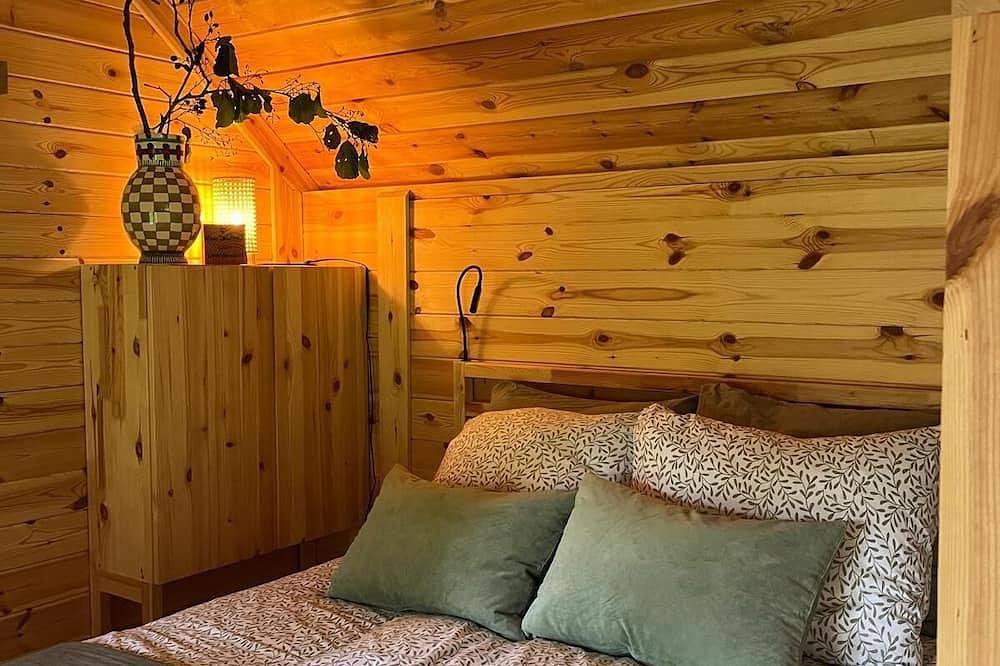 Finnish kota with a private wood-fired barrel sauna in Ijsselmeer