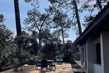 Gîte pour 10 personnes, avec terrasse et jardin dans Port de la Vigne