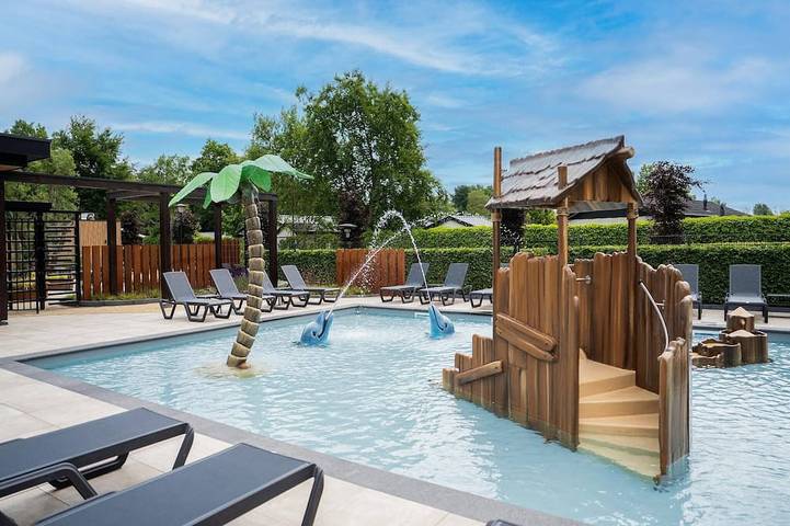 Chalet for 4 people, with pool and garden - 1