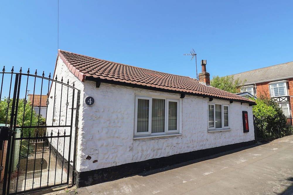 Fishermans Cottage, pet friendly, with open fire in Withernsea in Withernsea, Östliches Yorkshire