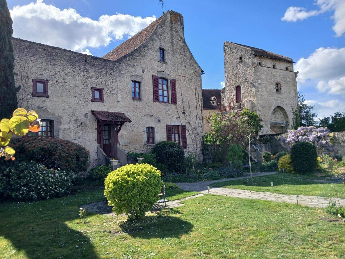 Double Room in Charroux (Auvergne), Allier