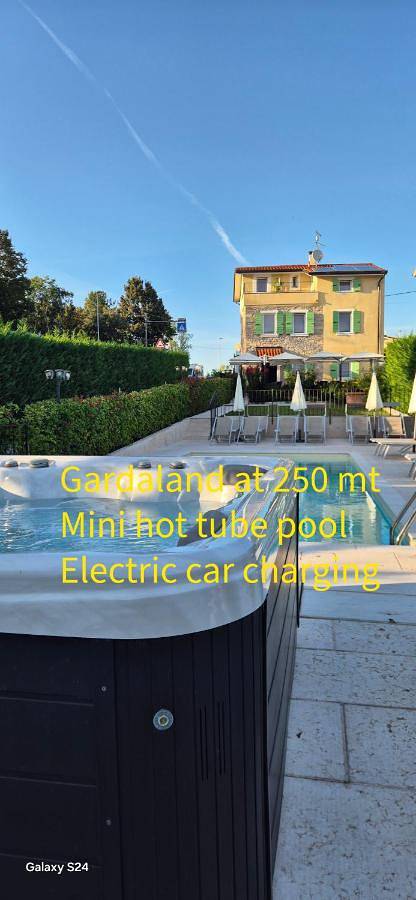 Chambre d’hôte pour 2 personnes, avec jacuzzi ainsi que piscine et jardin