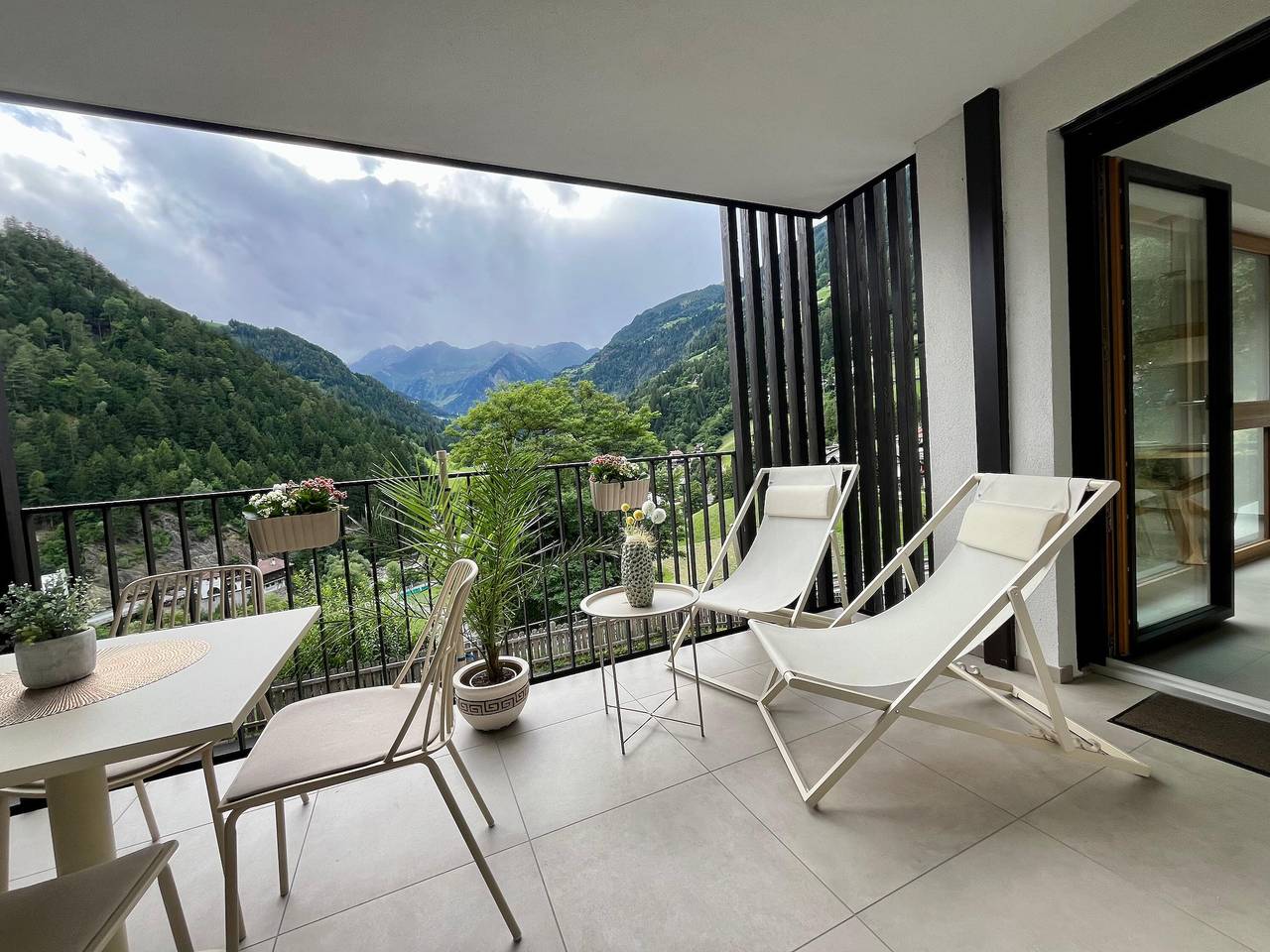 Ganze Wohnung, Apartment 'Sina' mit Bergblick, privater Terrasse und Wlan in St. Leonhard in Passeier, Passeiertal