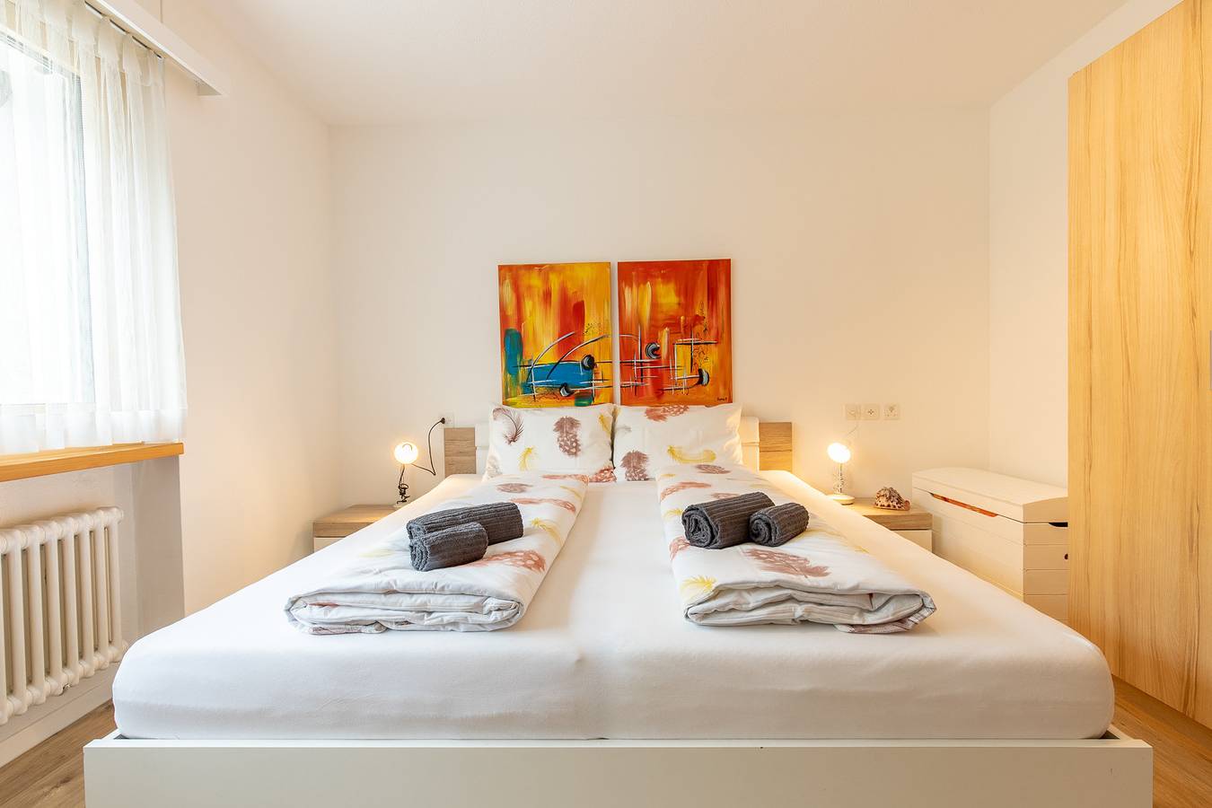 Apartamento entero, Chasa Vista Lischana: Helle, grosszügige 3.5 Zimmerwohnung mit Panoramaussicht in Scuol, Lower Engadine