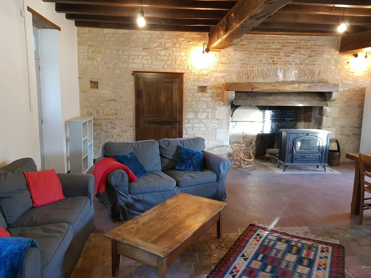 Charming Countryside Cottage with Terrace, Garden & All-Inclusive Amenities in Bengy-sur-Craon, Bourges region